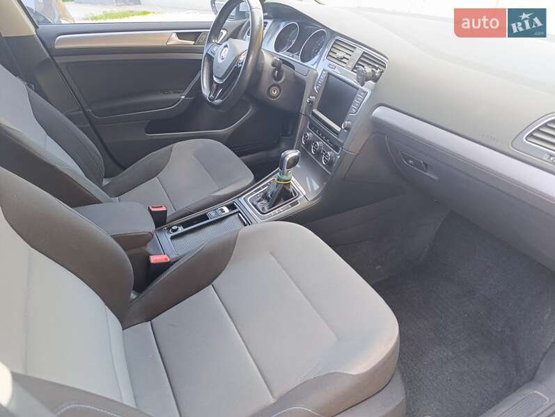 Хэтчбек Volkswagen e-Golf 2014 в Виннице