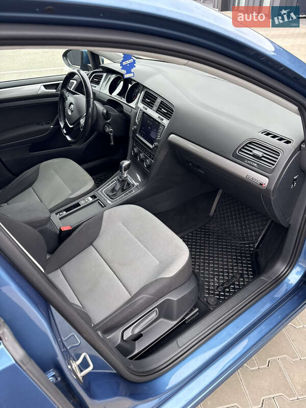 Хетчбек Volkswagen e-Golf 2015 в Луцьку