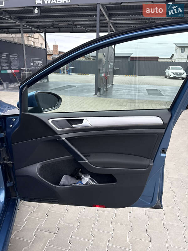 Хетчбек Volkswagen e-Golf 2015 в Луцьку