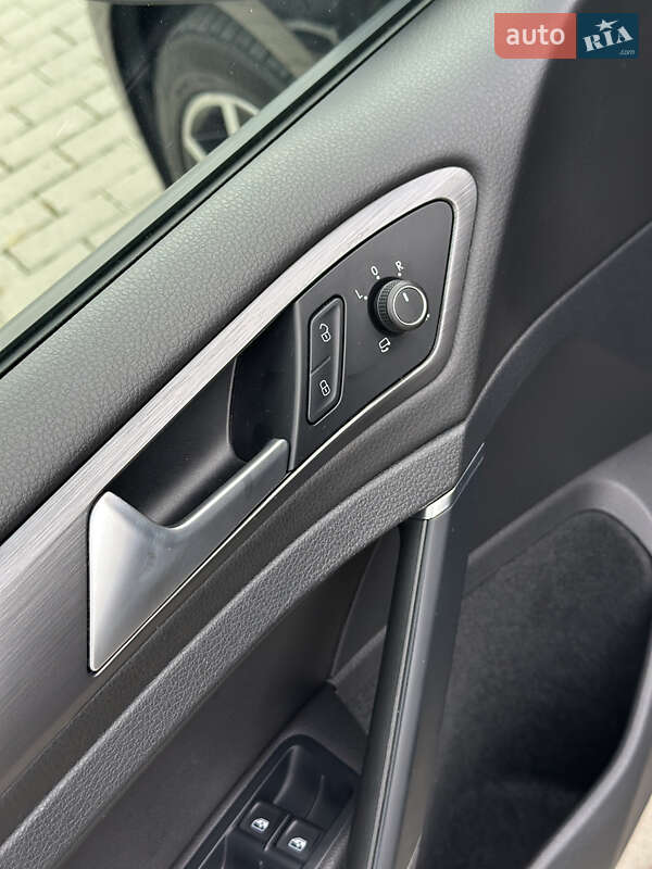 Хетчбек Volkswagen e-Golf 2019 в Ужгороді