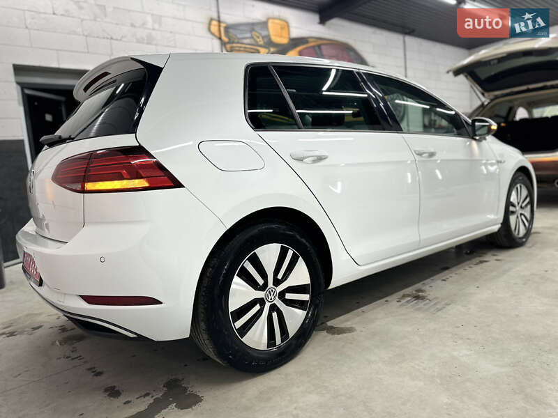 Хетчбек Volkswagen e-Golf 2017 в Рівному