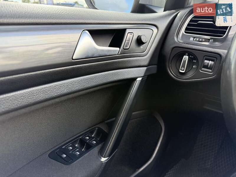 Хетчбек Volkswagen e-Golf 2017 в Хмельницькому