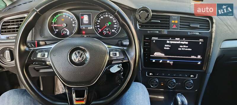 Хетчбек Volkswagen e-Golf 2017 в Києві