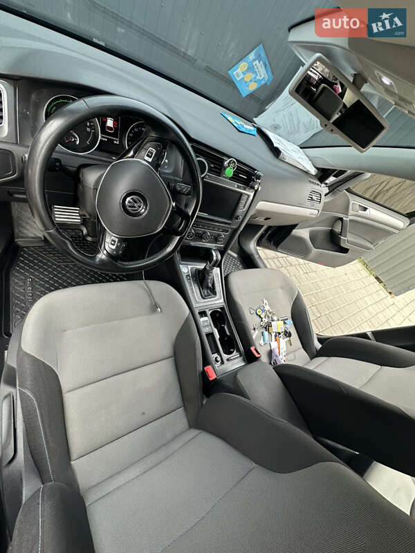 Хетчбек Volkswagen e-Golf 2015 в Кам'янець-Подільському