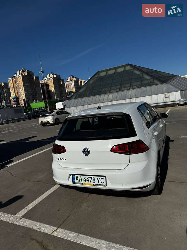 Хэтчбек Volkswagen e-Golf 2016 в Киеве