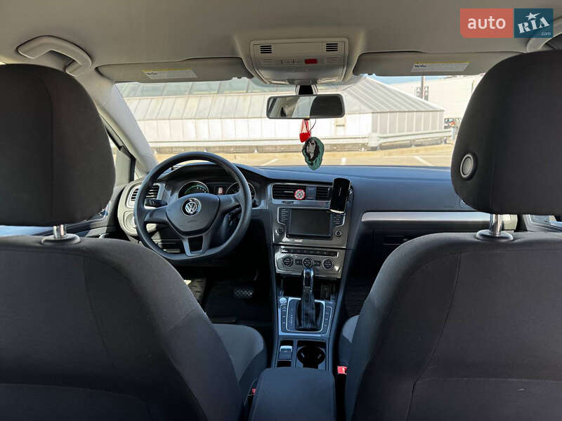 Хэтчбек Volkswagen e-Golf 2016 в Киеве