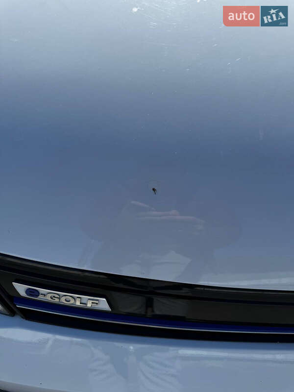 Хэтчбек Volkswagen e-Golf 2016 в Киеве