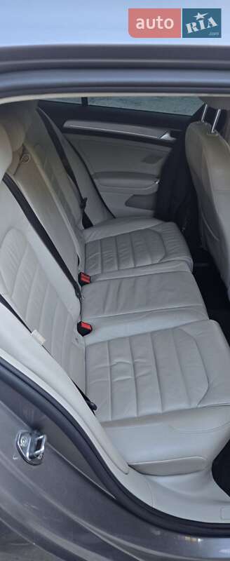 Хетчбек Volkswagen e-Golf 2015 в Хмельницькому