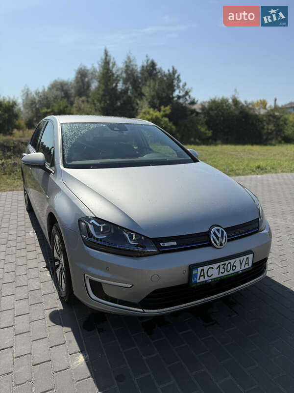 Volkswagen e-Golf 2015