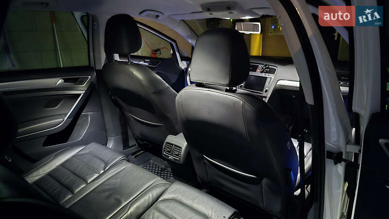 Хэтчбек Volkswagen e-Golf 2016 в Брюховичах