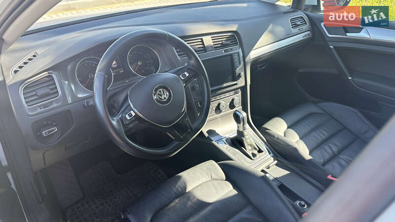 Хэтчбек Volkswagen e-Golf 2015 в Луцке