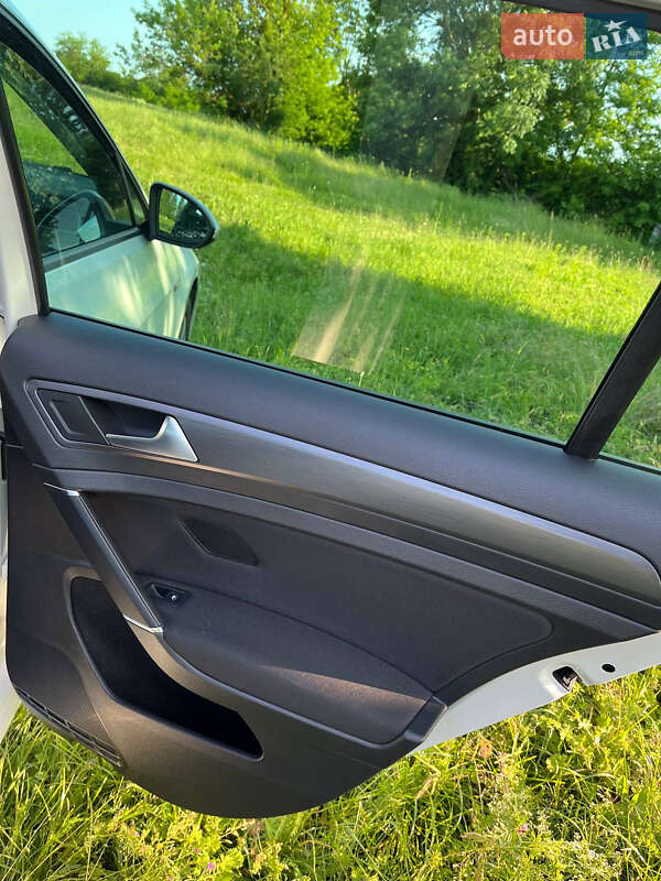 Хетчбек Volkswagen e-Golf 2019 в Івано-Франківську