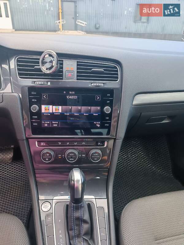 Хетчбек Volkswagen e-Golf 2020 в Стрию