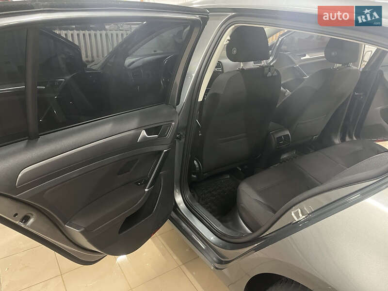 Хетчбек Volkswagen e-Golf 2019 в Богодухіву