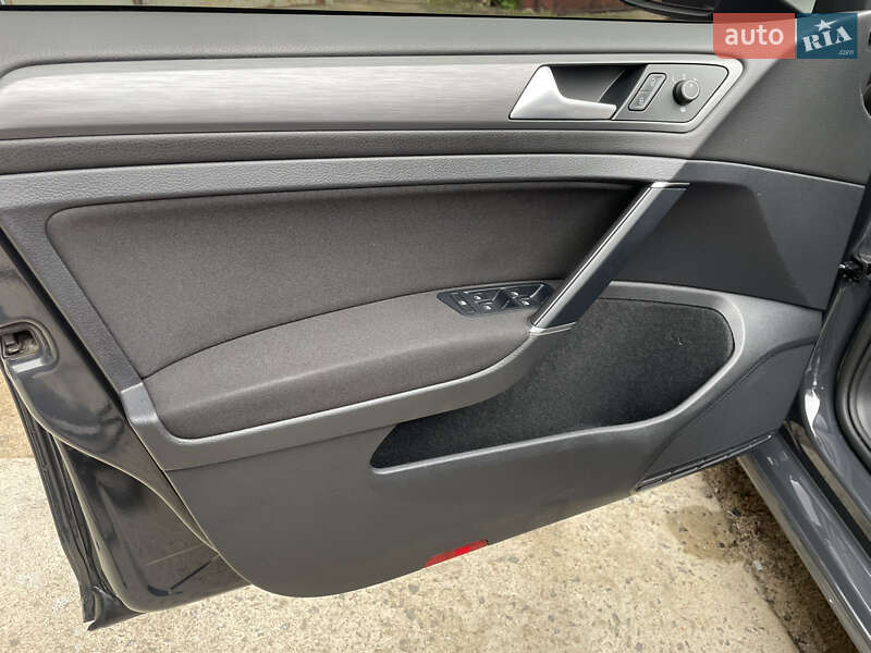 Хэтчбек Volkswagen e-Golf 2020 в Вознесенске