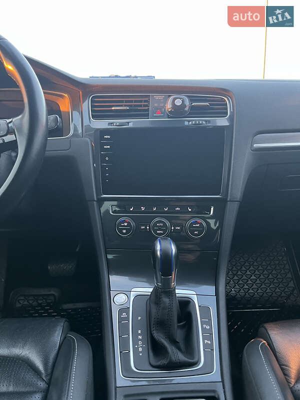 Хетчбек Volkswagen e-Golf 2017 в Львові