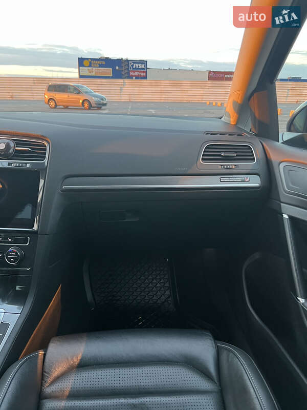 Хетчбек Volkswagen e-Golf 2017 в Львові