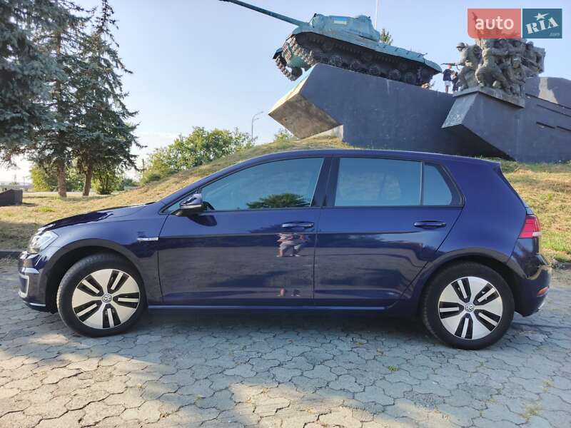 Хэтчбек Volkswagen e-Golf 2018 в Дубно