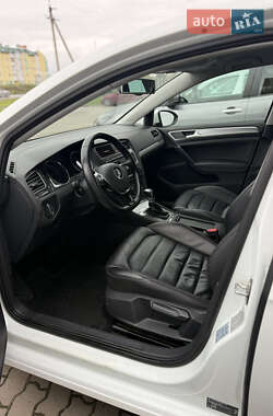 Хэтчбек Volkswagen e-Golf 2014 в 
