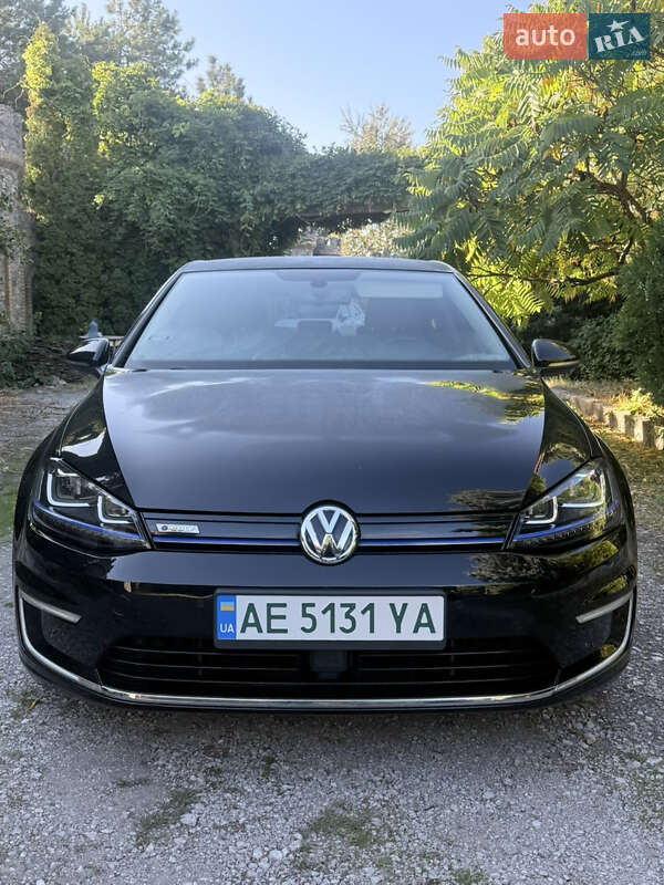 Volkswagen e-Golf 2015