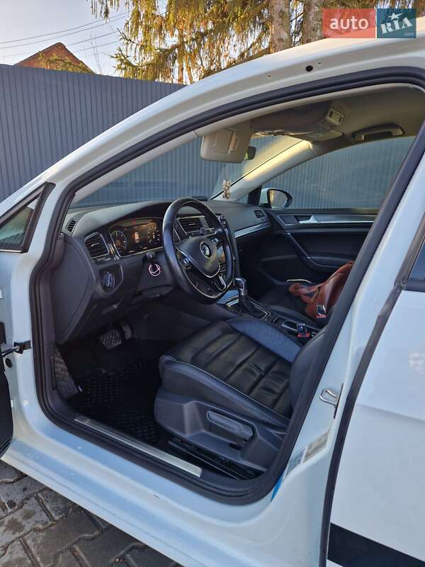 Хетчбек Volkswagen e-Golf 2018 в Житомирі