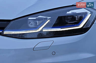 Хетчбек Volkswagen e-Golf 2018 в 