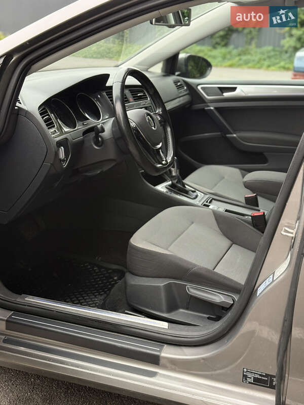 Хэтчбек Volkswagen e-Golf 2015 в Каменец-Подольском