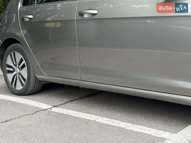 Хэтчбек Volkswagen e-Golf 2015 в Каменец-Подольском