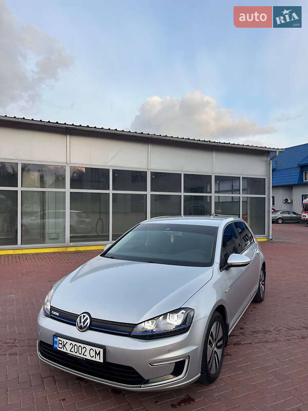 Хэтчбек Volkswagen e-Golf 2015 в Ровно