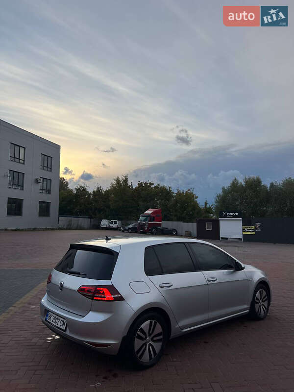 Хэтчбек Volkswagen e-Golf 2015 в Ровно