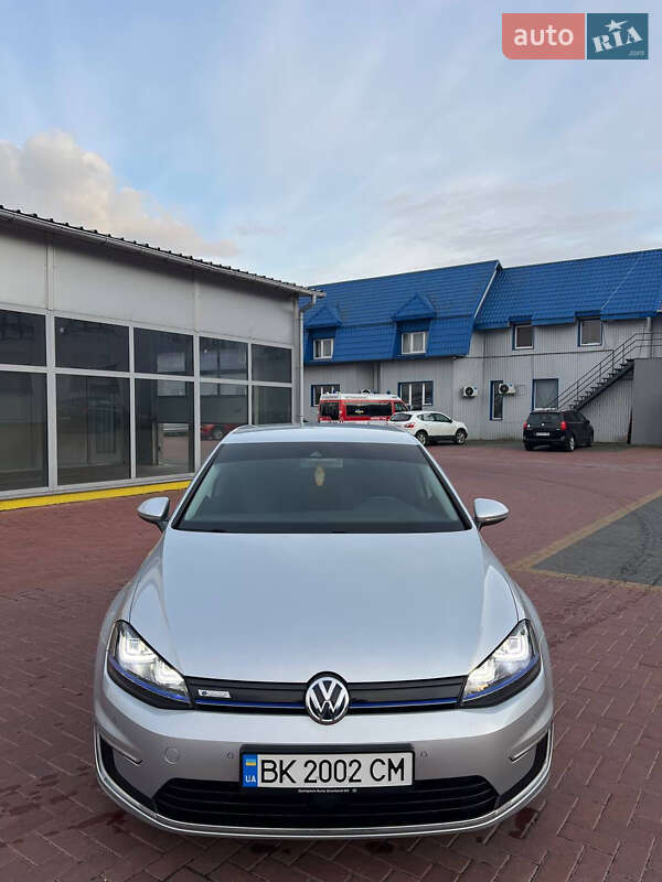 Хэтчбек Volkswagen e-Golf 2015 в Ровно
