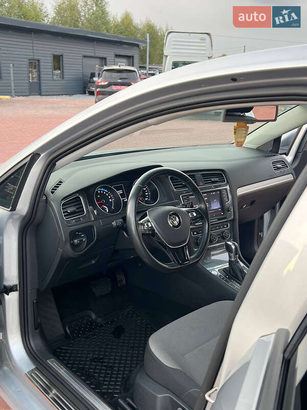 Хэтчбек Volkswagen e-Golf 2015 в Ровно