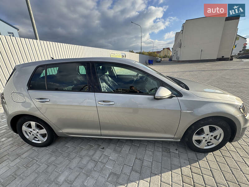 Хэтчбек Volkswagen e-Golf 2016 в Львове