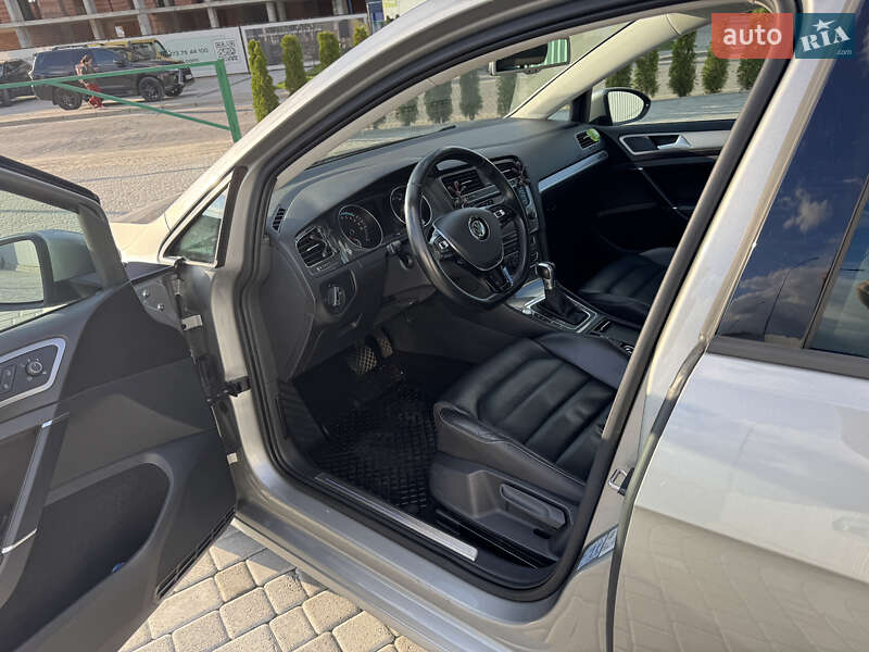 Хэтчбек Volkswagen e-Golf 2016 в Львове