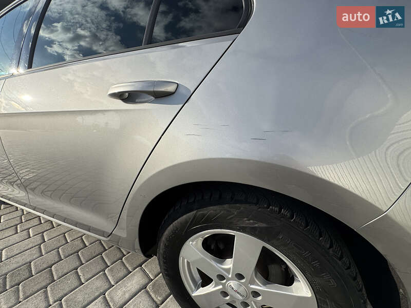 Хэтчбек Volkswagen e-Golf 2016 в Львове