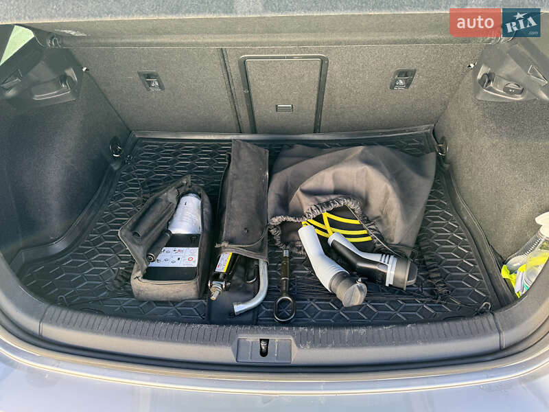 Хэтчбек Volkswagen e-Golf 2016 в Львове