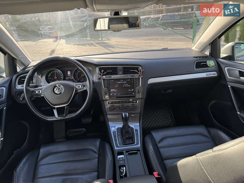 Хэтчбек Volkswagen e-Golf 2016 в Львове