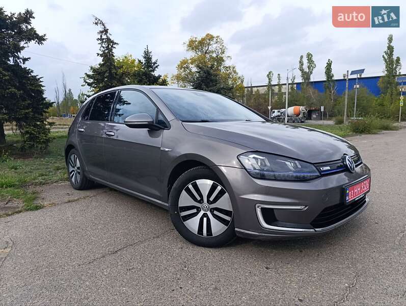Volkswagen e-Golf 2015