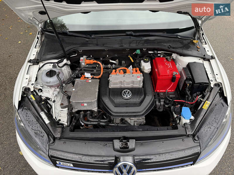 Хэтчбек Volkswagen e-Golf 2014 в Киеве фото 18 Хэтчбек Volkswagen e-Golf 2014 в Киеве