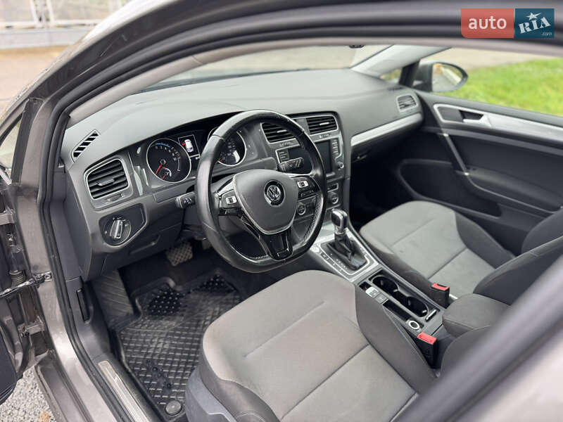 Хетчбек Volkswagen e-Golf 2015 в Рівному