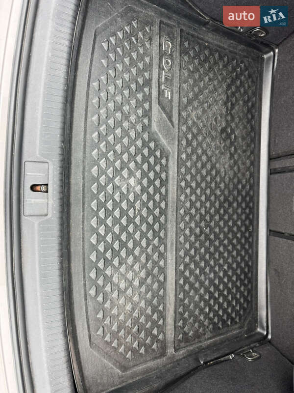 Хетчбек Volkswagen e-Golf 2015 в Рівному