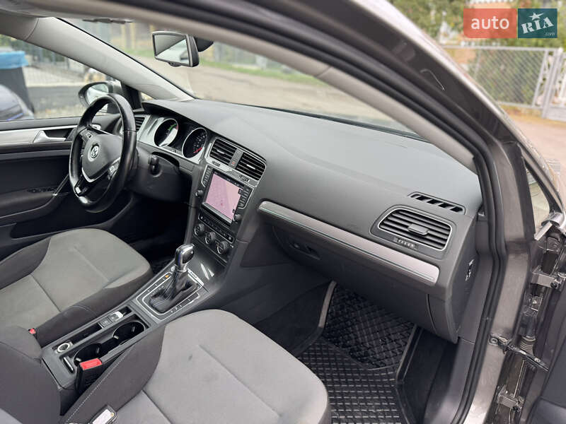 Хетчбек Volkswagen e-Golf 2015 в Рівному