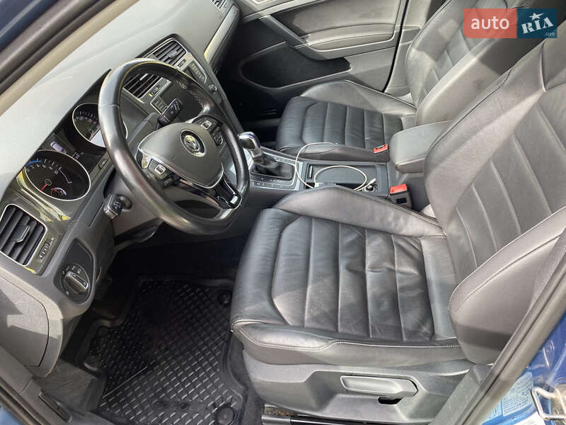 Хетчбек Volkswagen e-Golf 2015 в Чернівцях