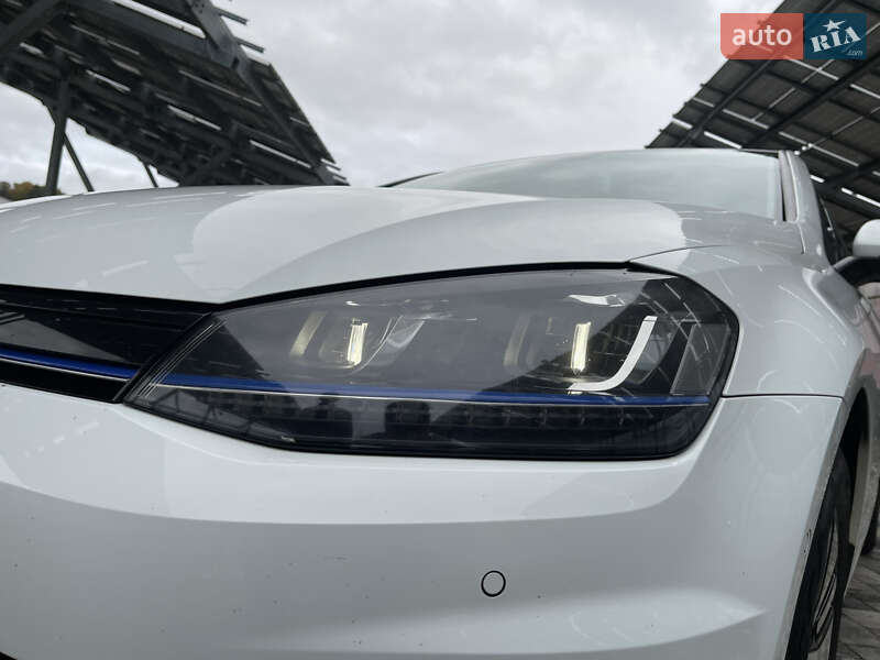 Хетчбек Volkswagen e-Golf 2014 в Львові