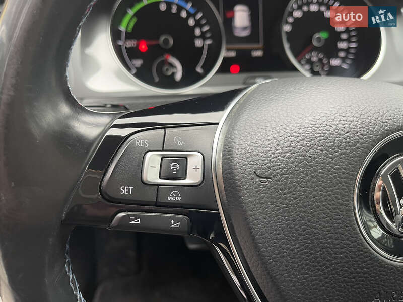 Хетчбек Volkswagen e-Golf 2014 в Львові