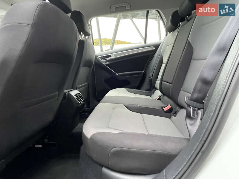 Хетчбек Volkswagen e-Golf 2014 в Львові