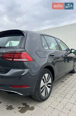 Хетчбек Volkswagen e-Golf 2020 в  фото 20 Хетчбек Volkswagen e-Golf 2020 в