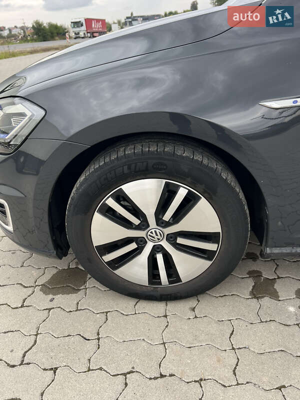 Хэтчбек Volkswagen e-Golf 2020 в Львове фото 25 Хэтчбек Volkswagen e-Golf 2020 в Львове