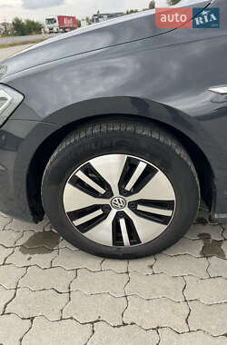 Хетчбек Volkswagen e-Golf 2020 в  фото 25 Хетчбек Volkswagen e-Golf 2020 в