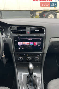 Хетчбек Volkswagen e-Golf 2020 в  фото 28 Хетчбек Volkswagen e-Golf 2020 в